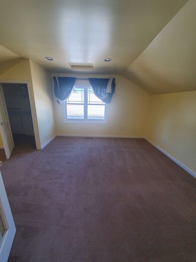 Building Photo - Classic 4 Bedroom Tudor in Desirable Maple...
