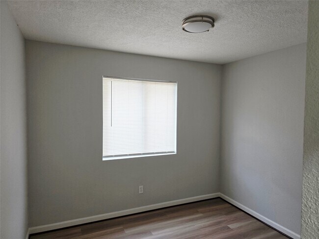 Building Photo - 9713 Yuma St