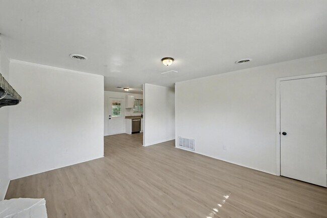 Building Photo - 2709 Lumpkin Rd