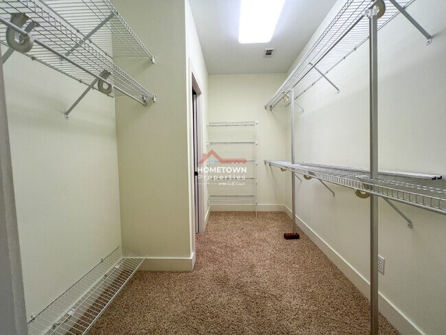 Building Photo - Beautiful 3-Bed Home with Outdoor Kitchen ...