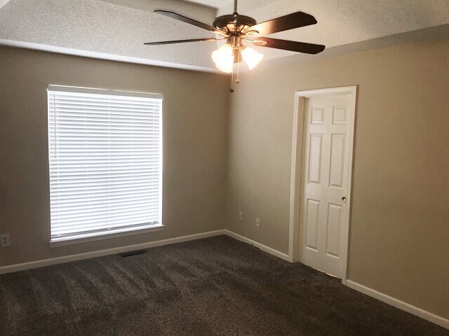 Building Photo - 4718 Vineyard Ct