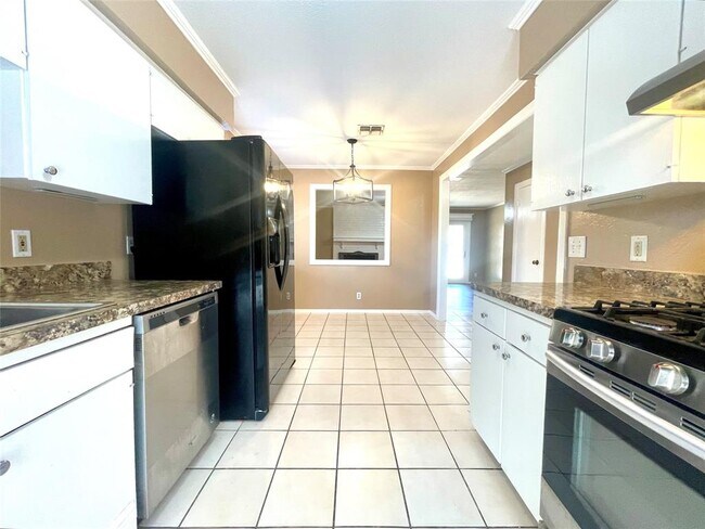 Building Photo - 11600 Fast Horse Dr