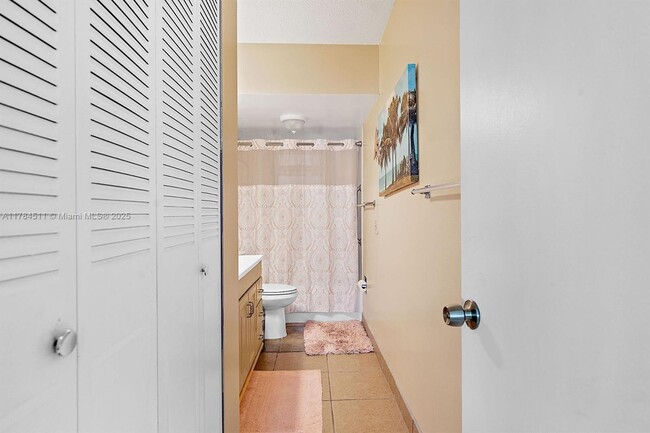 Building Photo - 3181 S Ocean Dr