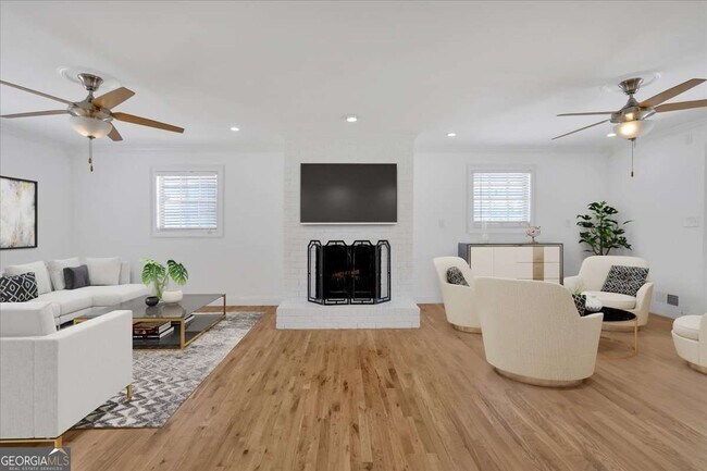 Building Photo - 3819 Dora Dr SE
