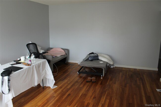 Building Photo - 8 Fishkill Glen Dr