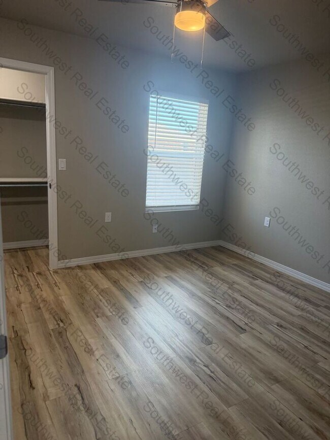 Building Photo - 1317 Mission Dr