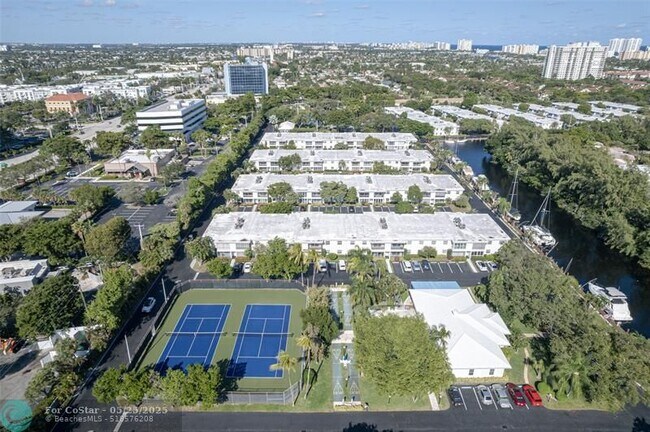 Building Photo - 6319 Bay Club Dr