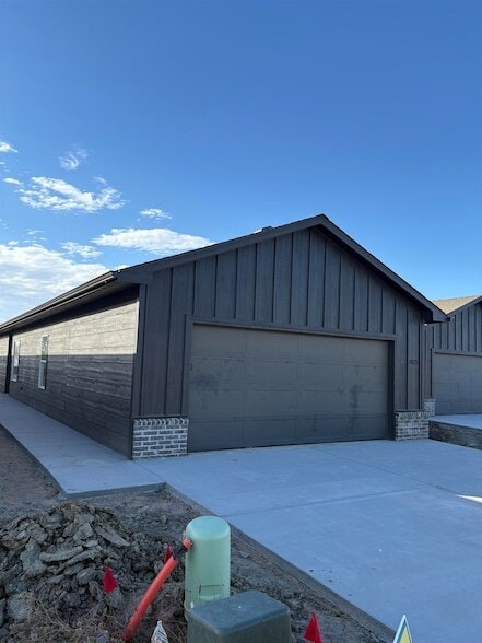 Building Photo - 4827 N Vassar Ave