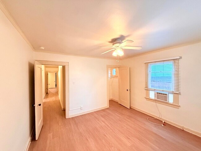 Building Photo - 614-614 N Poinsettia Pl