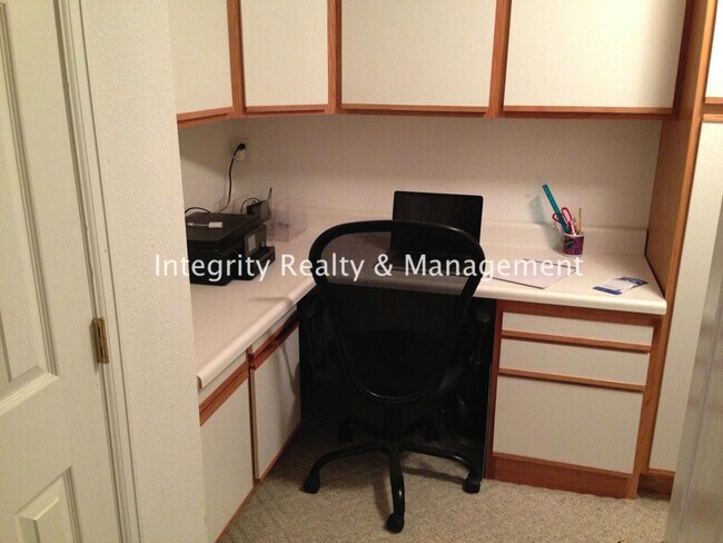 Building Photo - 13637 Pisces Ct