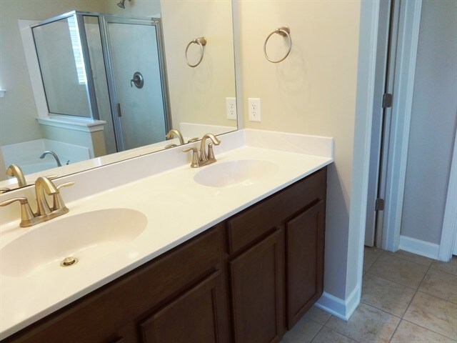 Building Photo - 515 Crossland Dr