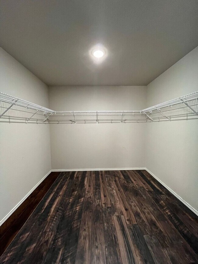 Building Photo - 10011 Raspberry Oak