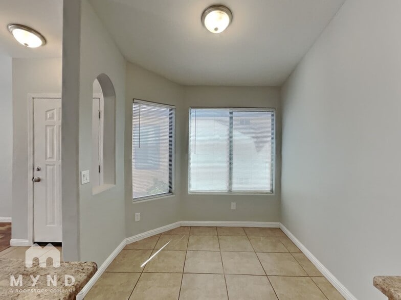 Building Photo - 40768 W Sanders Way