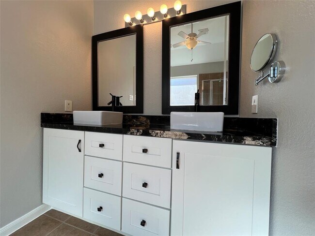 Building Photo - 146 Black Swan Pl