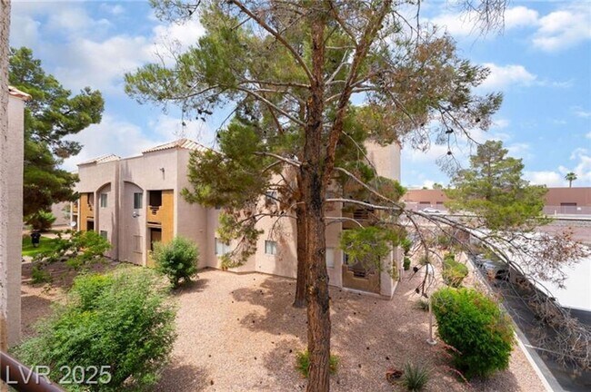 Building Photo - INVITING 2 BEDROOM TOP FLOOR CONDO IN A CE...