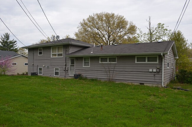 Building Photo - 2600 Braemore Rd