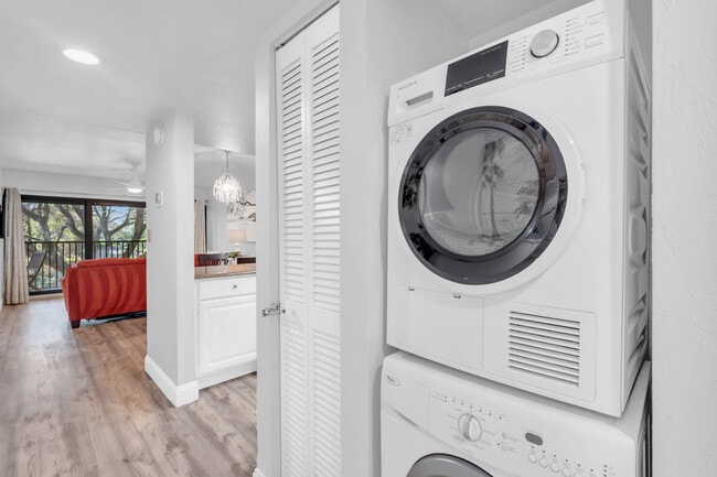 Building Photo - 600 Neapolitan Way