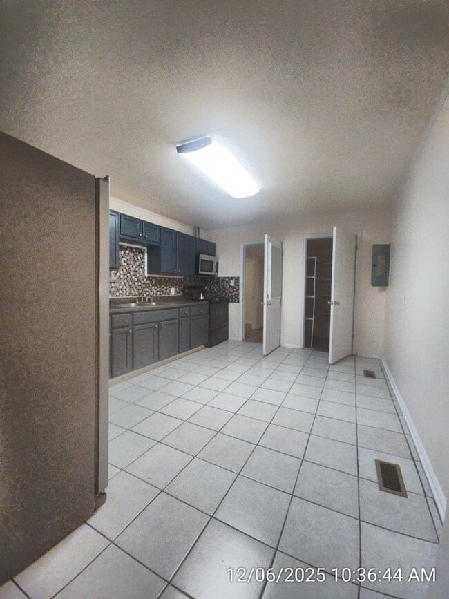 Building Photo - 2149 Texas Ave