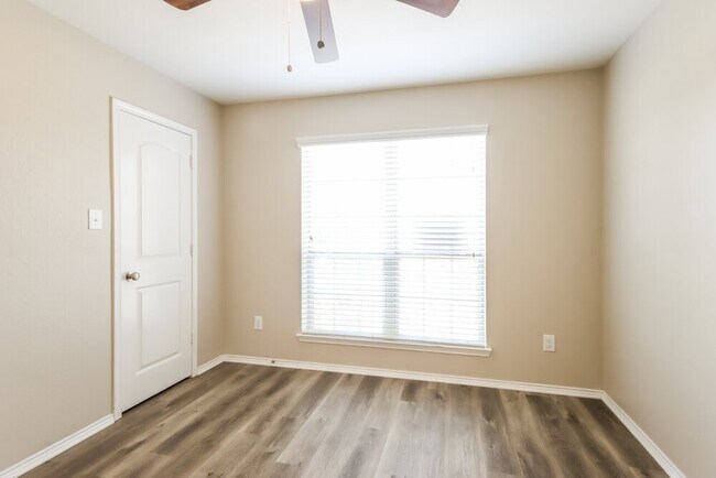 Building Photo - 1149 Shadow Glenn Dr