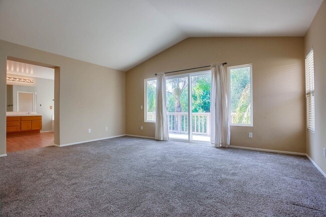 Building Photo - Available Now!! Spacious 4 Bedroom Plus a ...