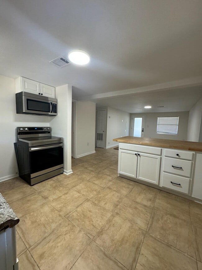 Building Photo - 12 Concordia Blvd