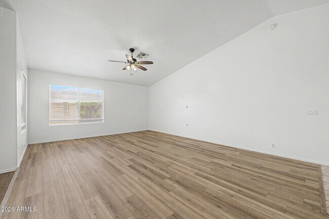 Building Photo - 930 E Harwell Rd