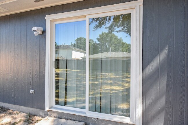 Building Photo - 7818 Summer Pl Dr