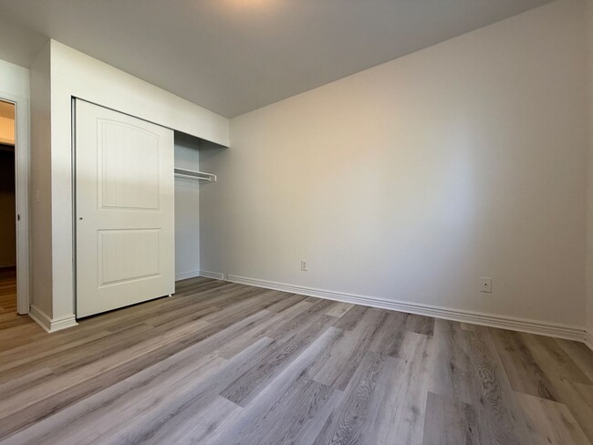 Building Photo - Remodeled Condo in West Valley