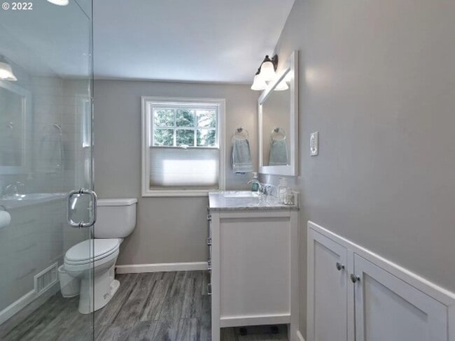 Building Photo - Gorgeous Modern Home Ready to Rent!