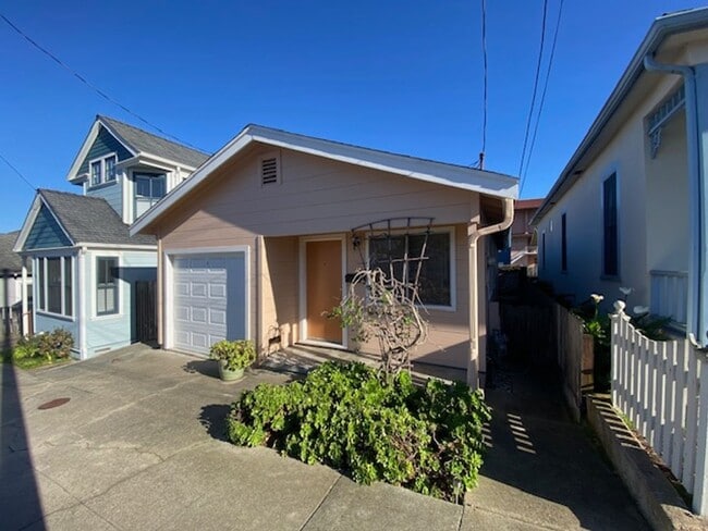 Building Photo - 151 Monterey Ave