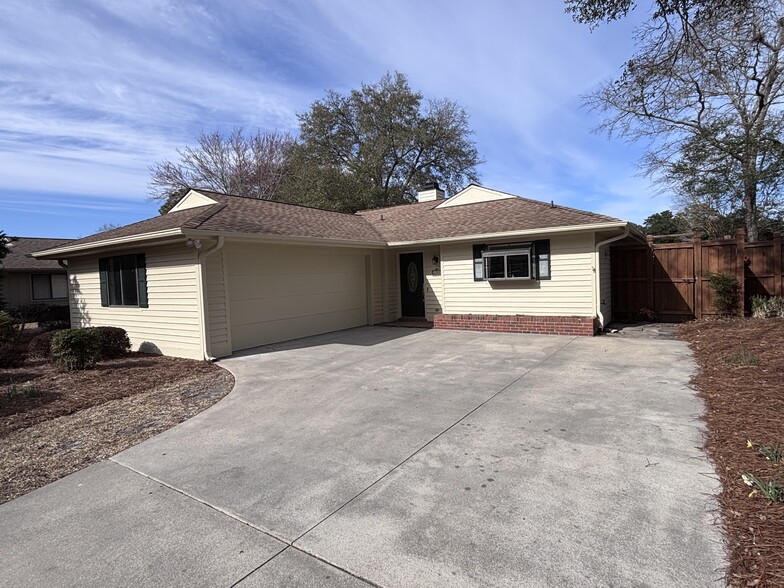 Front entrance - 1207 Two Mile Cir W