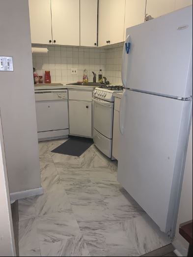 Building Photo - 140 Kenrick St