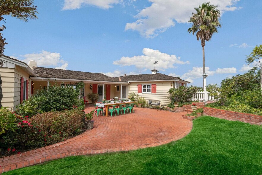 Building Photo - 1850 Castellana Rd