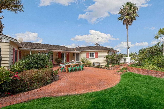 Building Photo - 1850 Castellana Rd