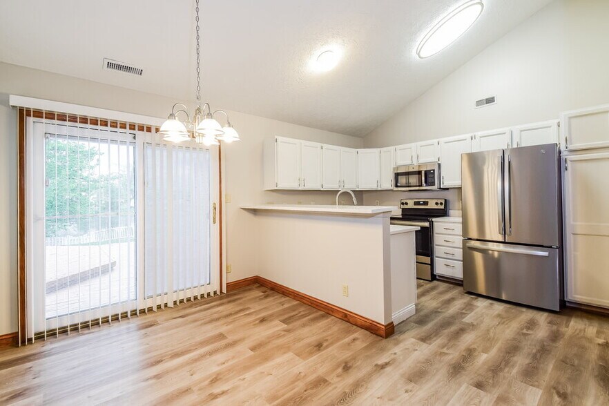 Building Photo - 8867 Sundrop Rd