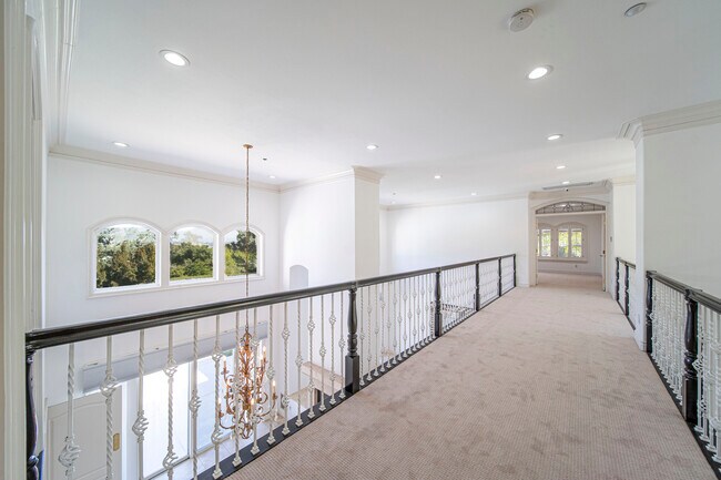 Building Photo - 1160 N Easley Canyon Rd