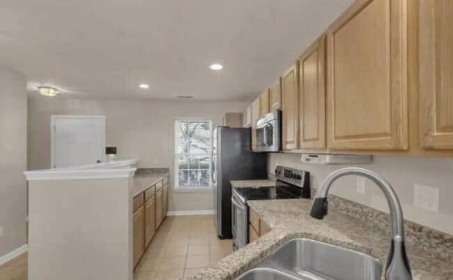 Building Photo - 8638 Grassy Oak Trail