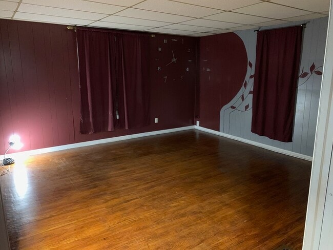 Building Photo - 745 E Benton St