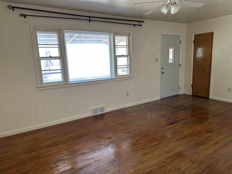 Building Photo - 403 N 17th St