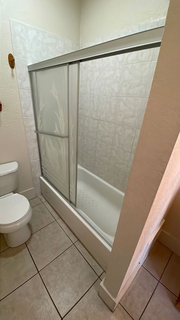 Building Photo - Spacious 2/2 Apartment in Heart of Umatilla!