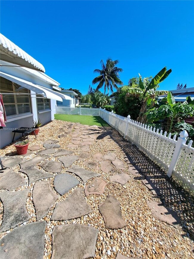 Building Photo - 5010 NW 51st Ct