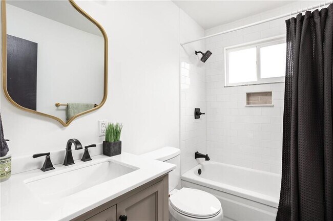 Building Photo - 1809 W 66th St