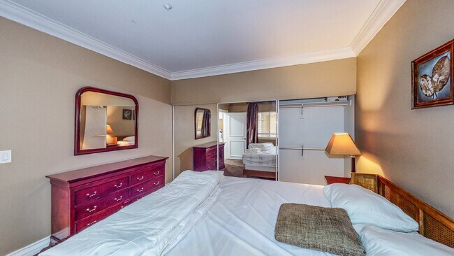 Building Photo - "Chic Las Vegas Condo Oasis: 1-Bedroom Gem with Granite Touch - 530 Sq Ft of Style!"