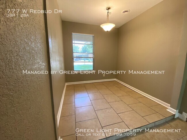 Building Photo - 777 W Redbud Dr