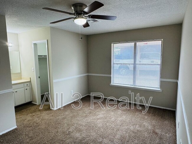 Building Photo - 4107 Beardsley Dr