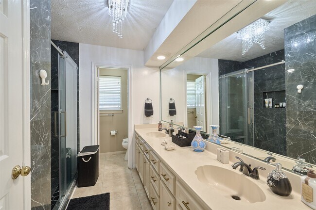 Building Photo - 121 April Waters Dr N