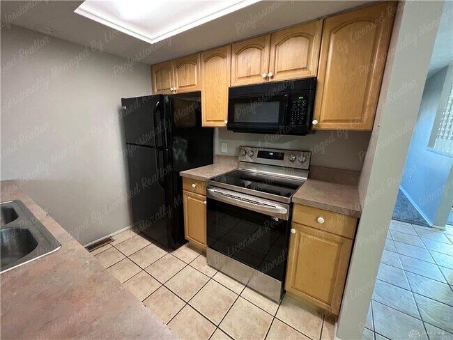 Building Photo - 170 Pinecone Ln