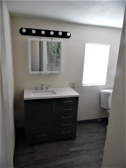 Guess bath - 208 Mohawk Dr