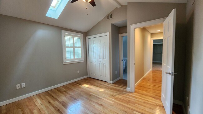 Building Photo - Rare Opportunity In Belle Haven Neighborhood - Yard Work Included in Rent