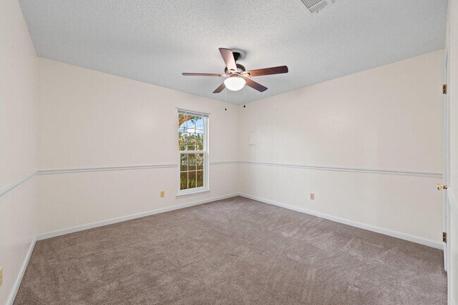 Building Photo - 122 Beach Dr